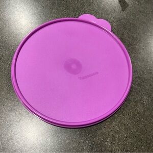Tupperware  2515 Z  9 “ Lid Lilac Fits Same as 230 Z
